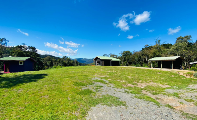 Sitio a Venda com casa e cabana