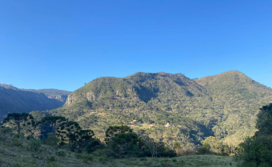 Terreno a Venda - Vista para as Montanhas e Vales - Boa Localizao 