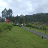 Terreno a Venda - com duas cabanas de alto padro