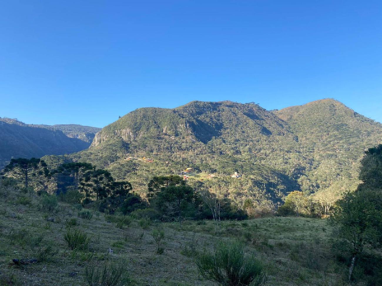 Terreno a Venda - Vista para as Montanhas e Vales - Boa Localizao 